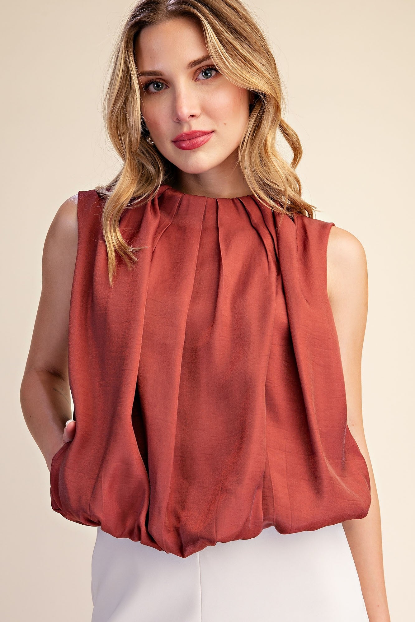Pamela Sleeveless Pleated Balloon Top With Pockets