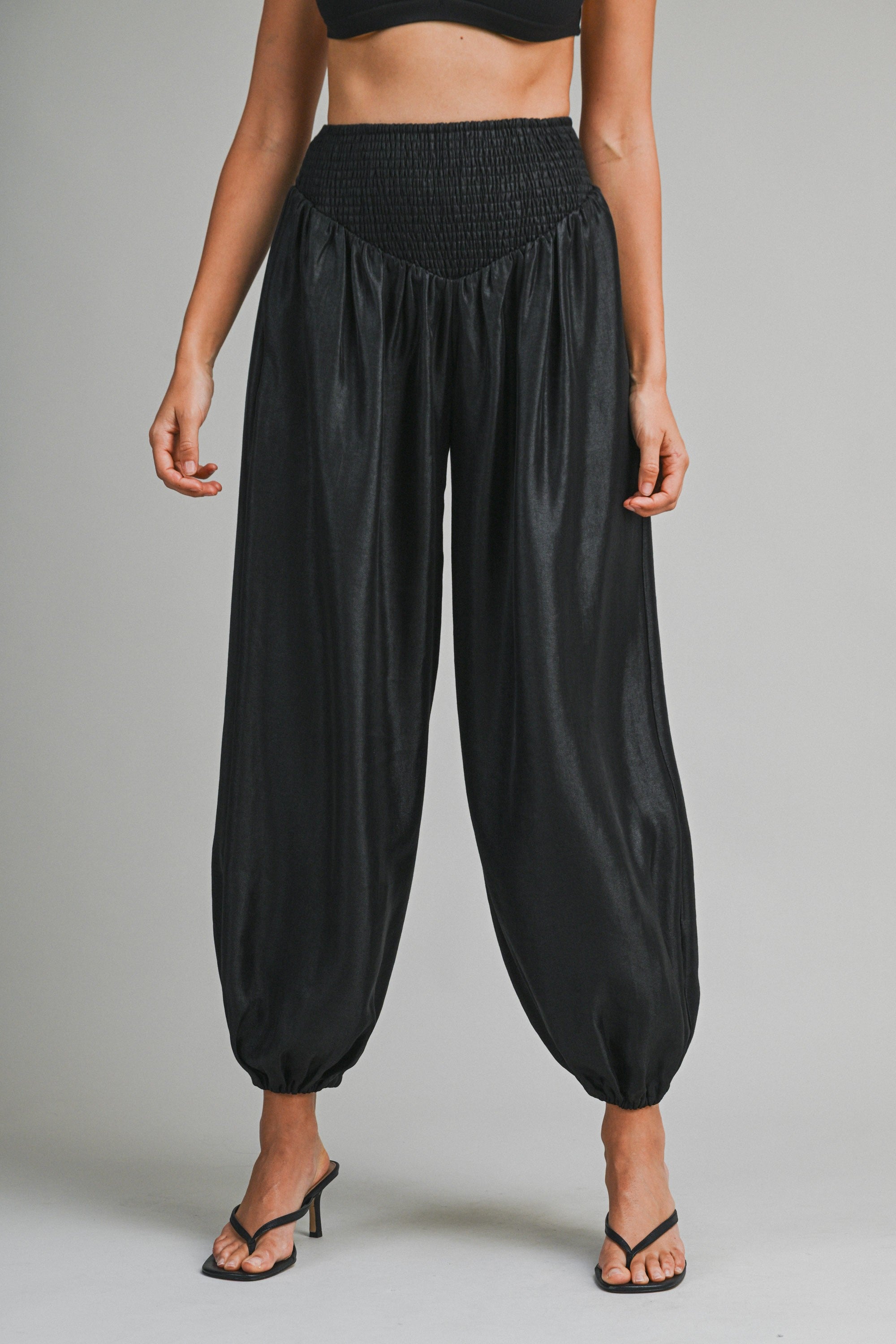 Queen black balloon pant