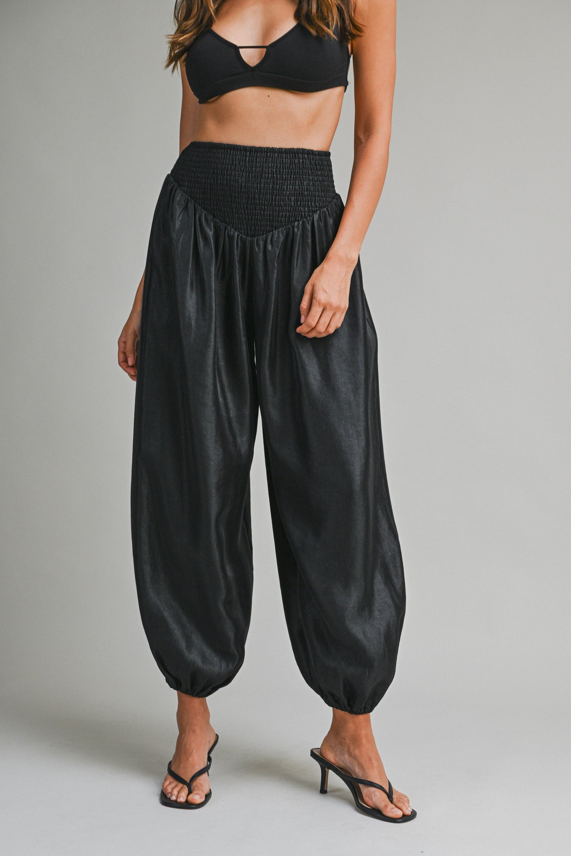 Queen black balloon pant