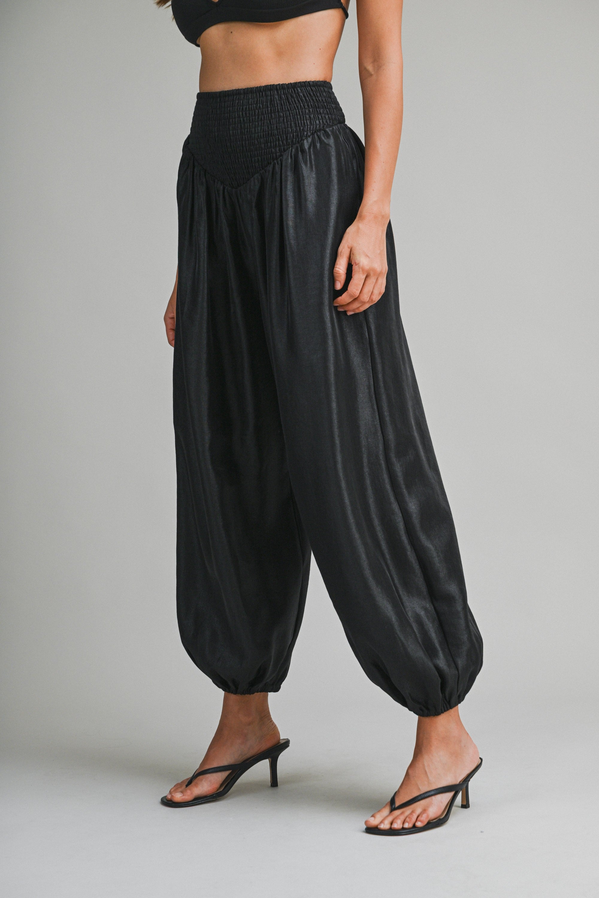 Queen black balloon pant