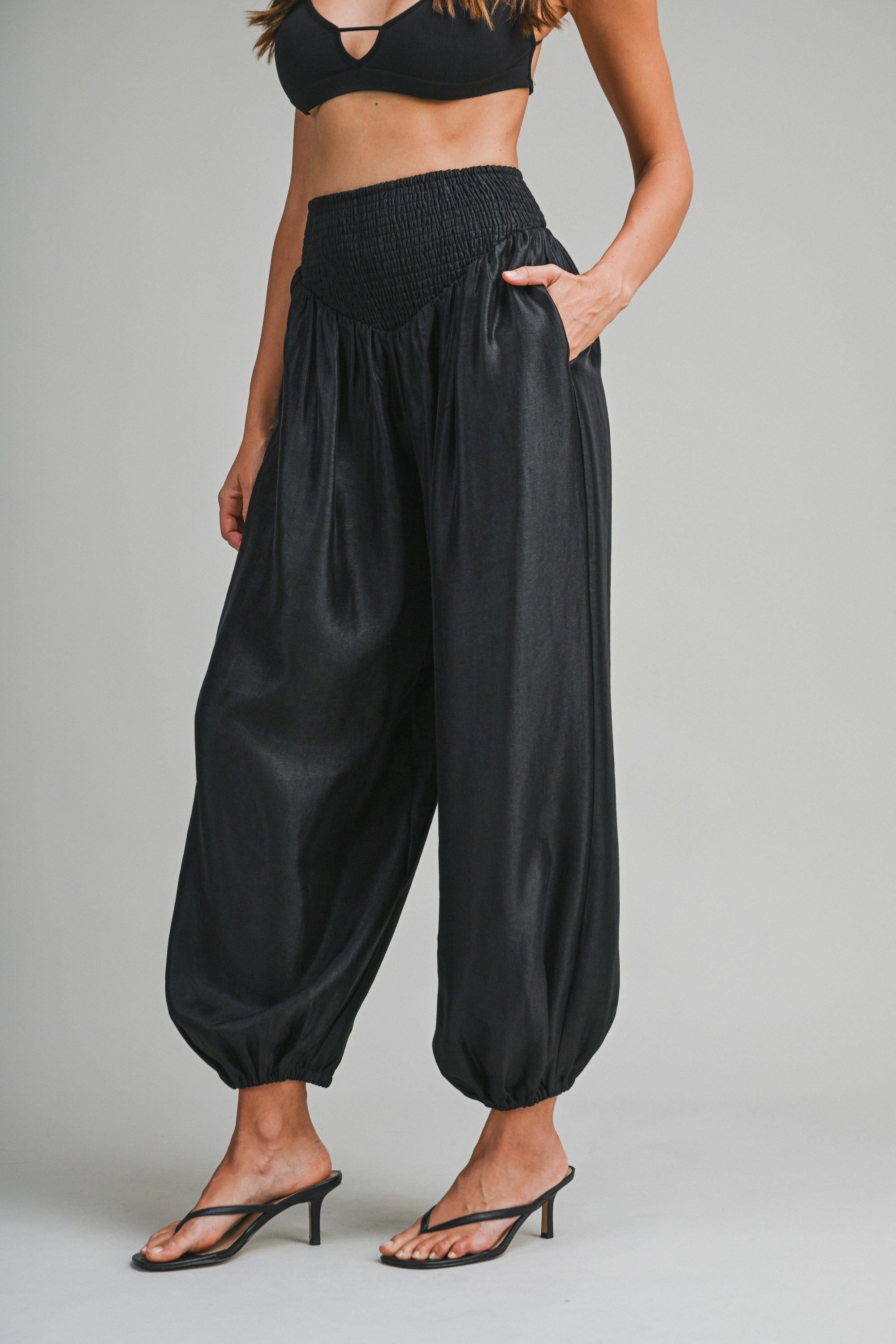 Queen black balloon pant