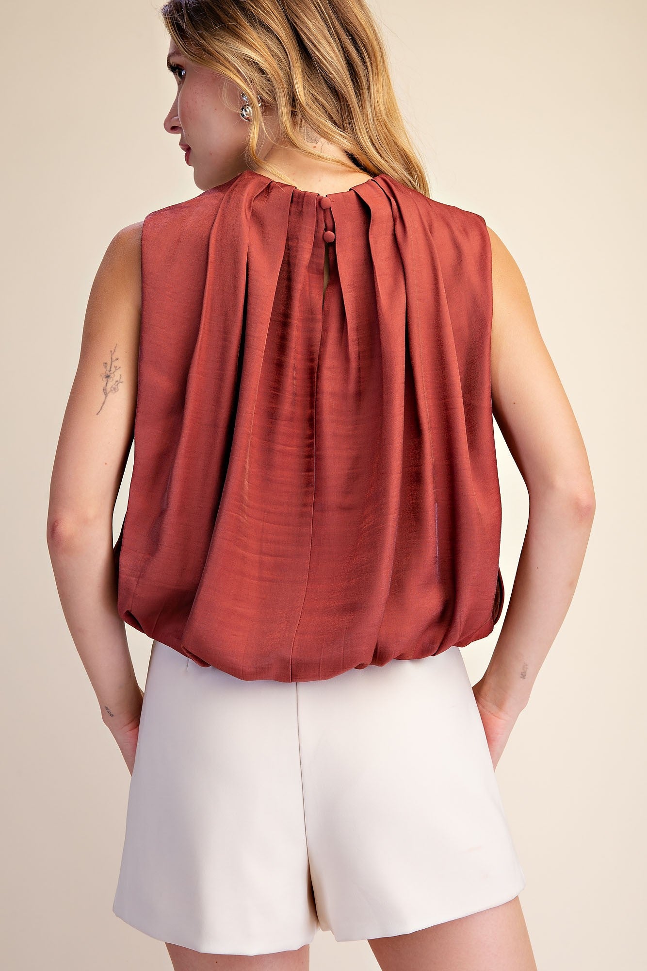 Pamela Sleeveless Pleated Balloon Top With Pockets