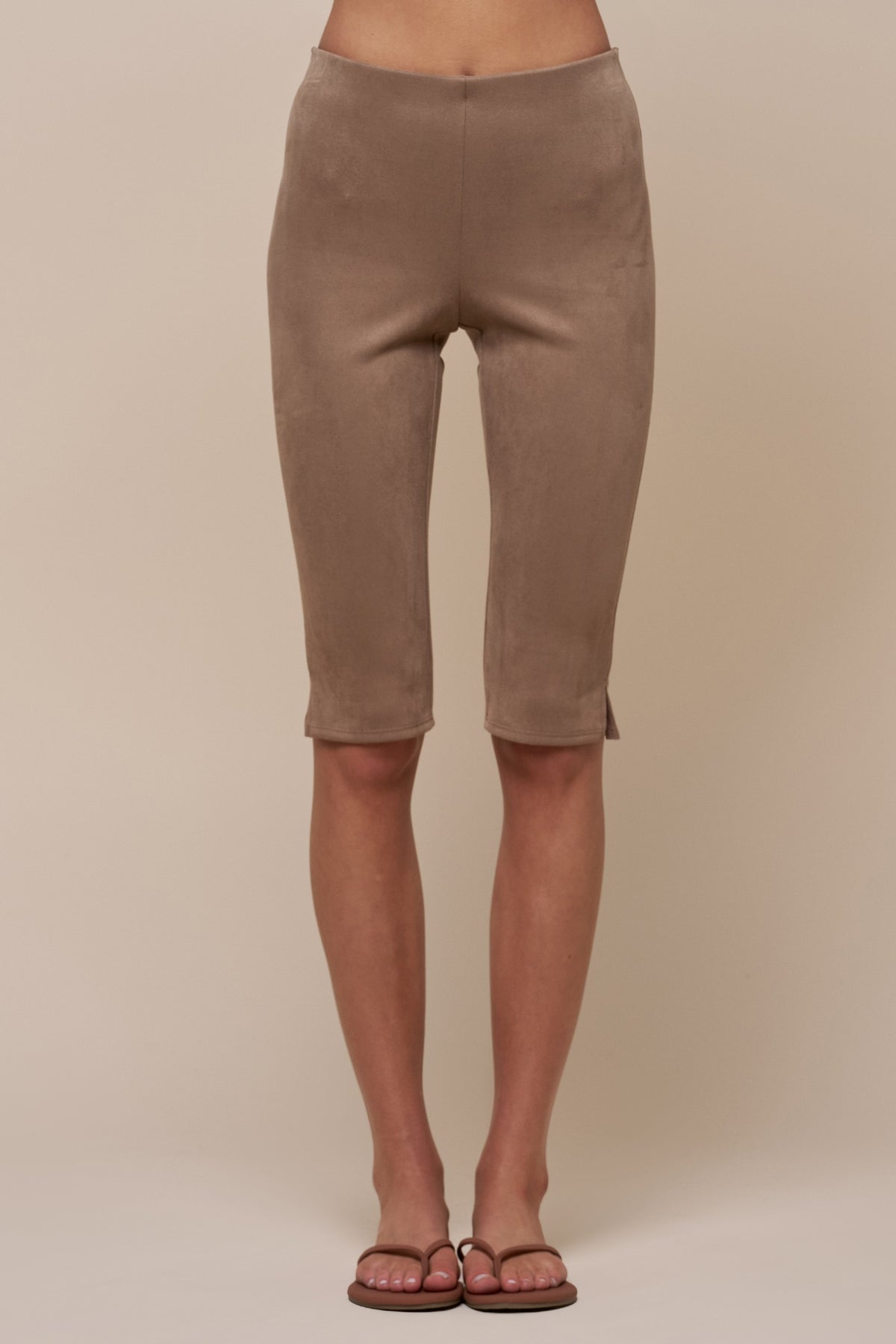 Donna Taupe Suede Capri Pants