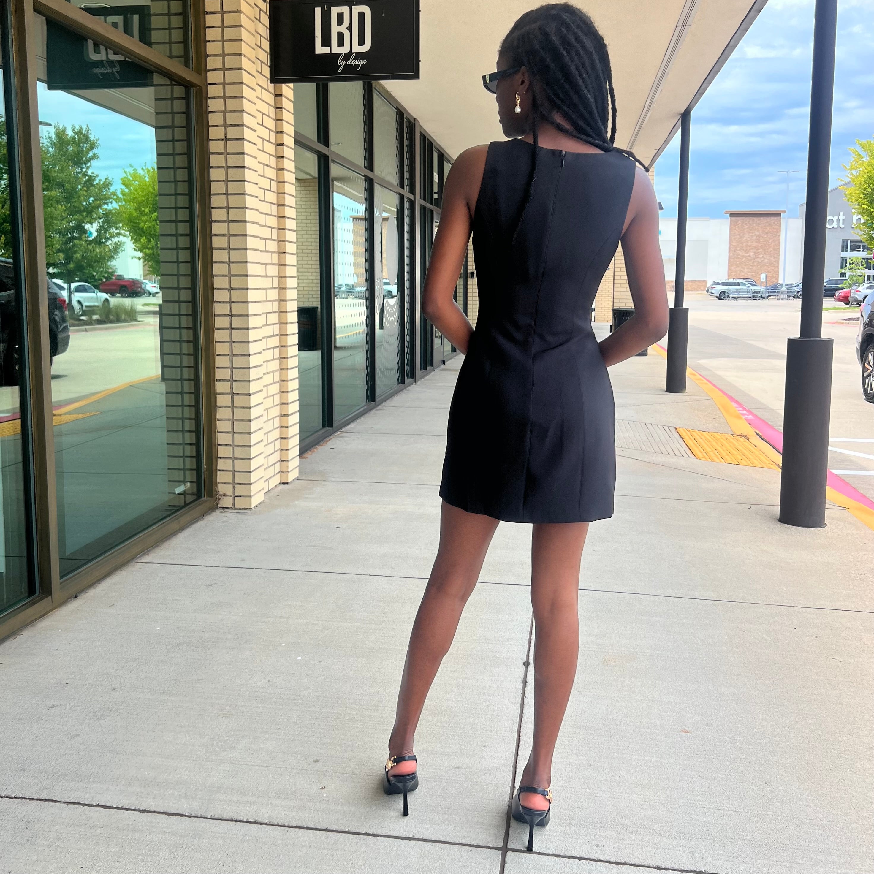 Lila Black Sleeveless V Neck Sheath Dress
