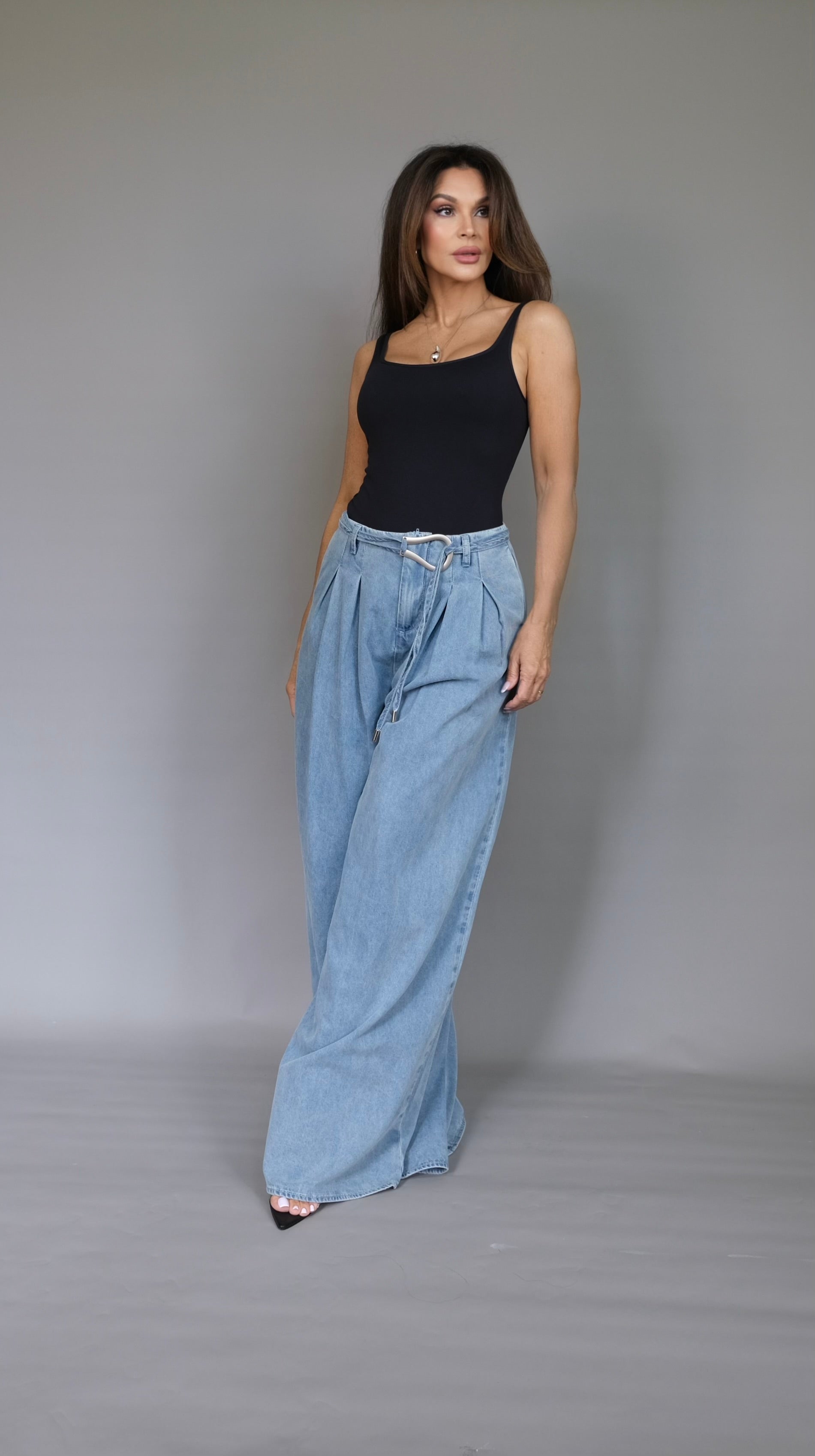 Mindi medium wash ultra wide leg pleated trouser