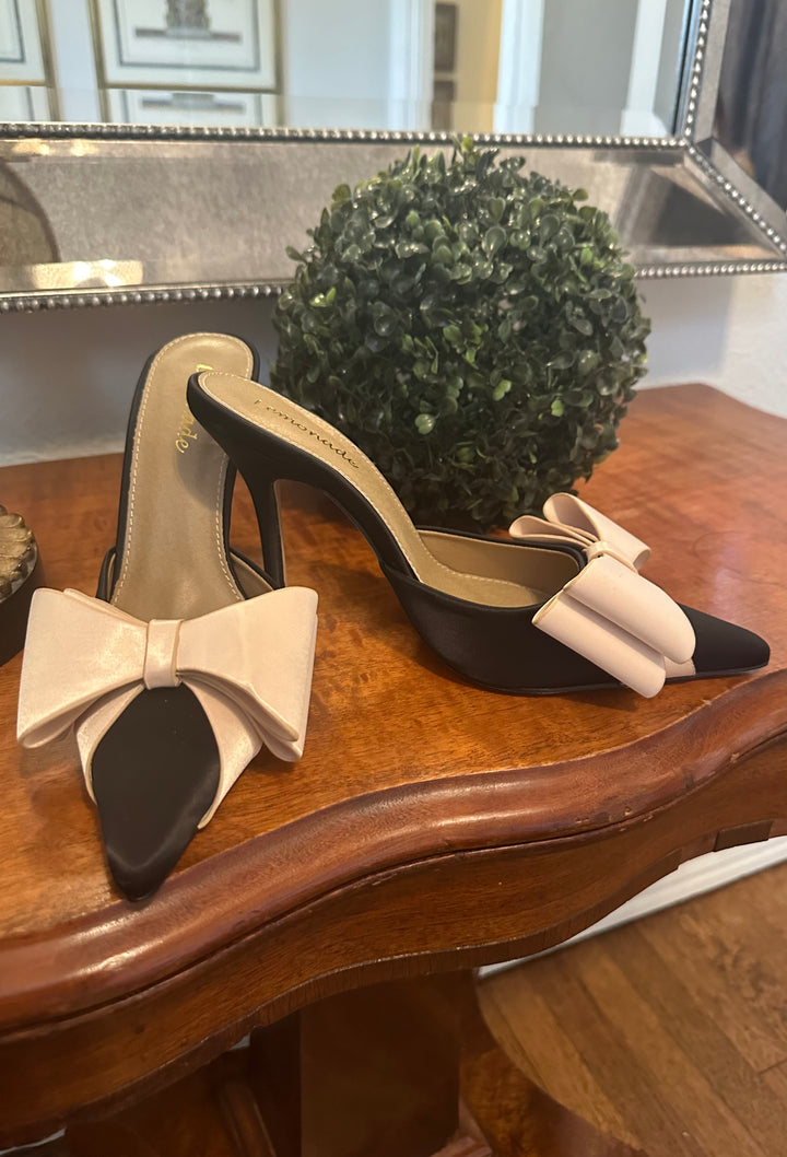 Cassie black and tan mule with bow