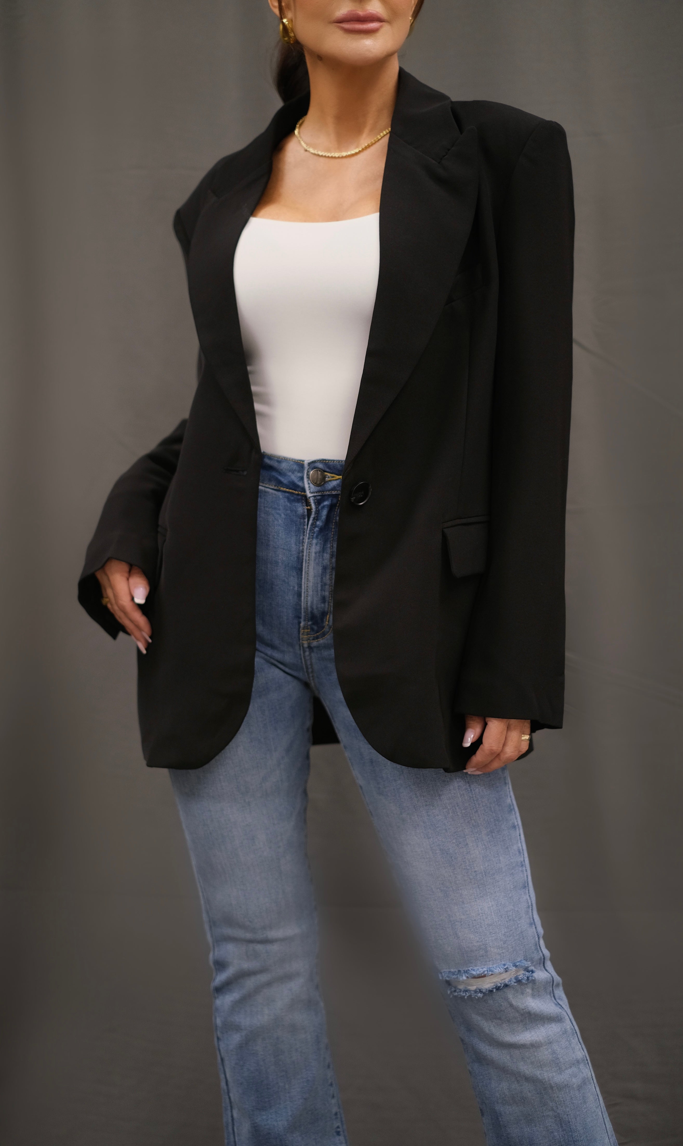 Jolie black blazer with shoulder pads