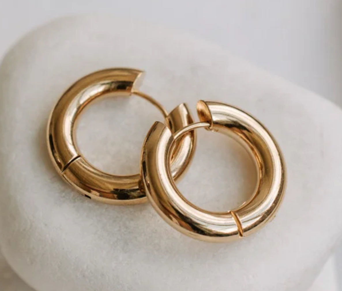 gold chunky hoop