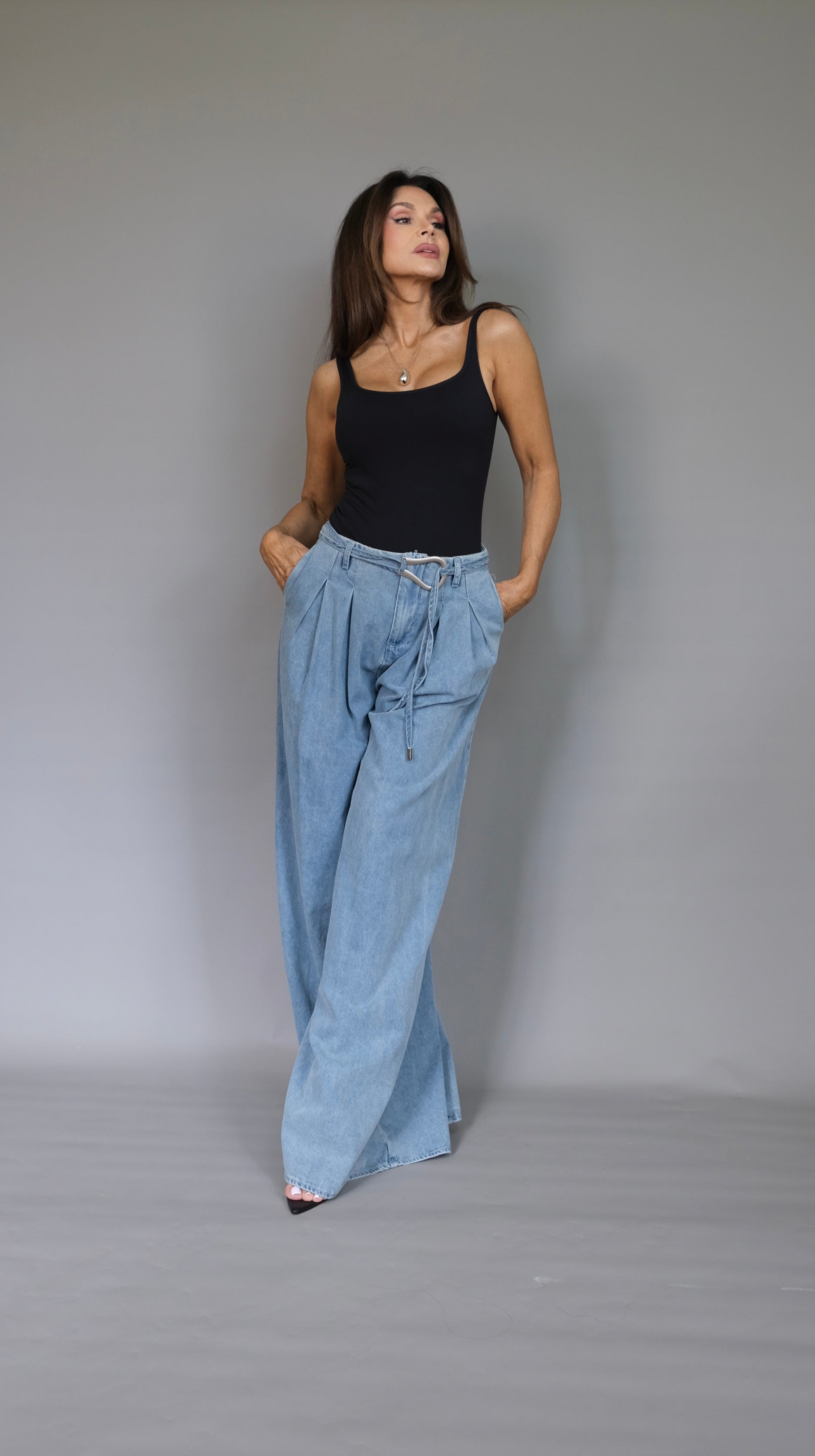 Mindi medium wash ultra wide leg pleated trouser